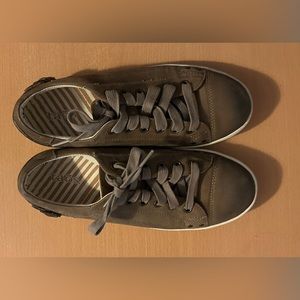 Taos Shoes Size 8 Women's Capitol Brown Leather Sneaker Comfort Curves & Pods